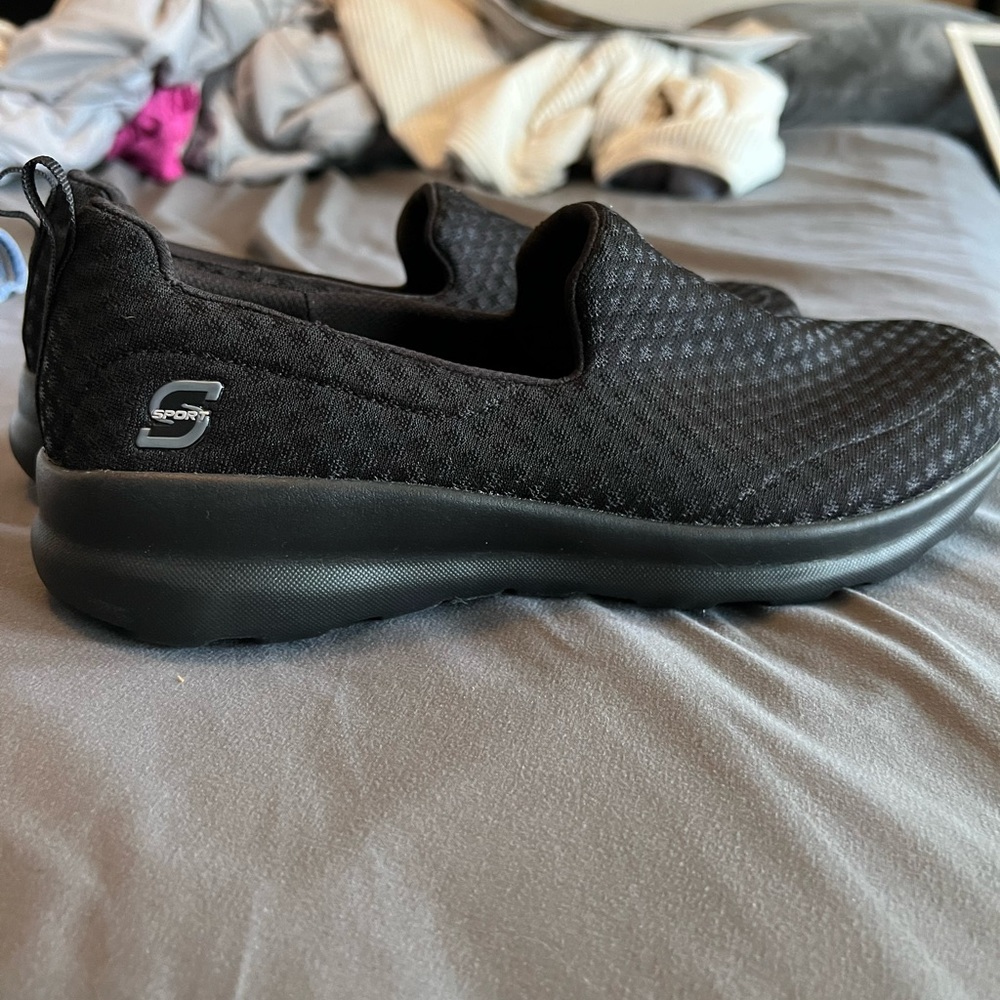 Black sketchers